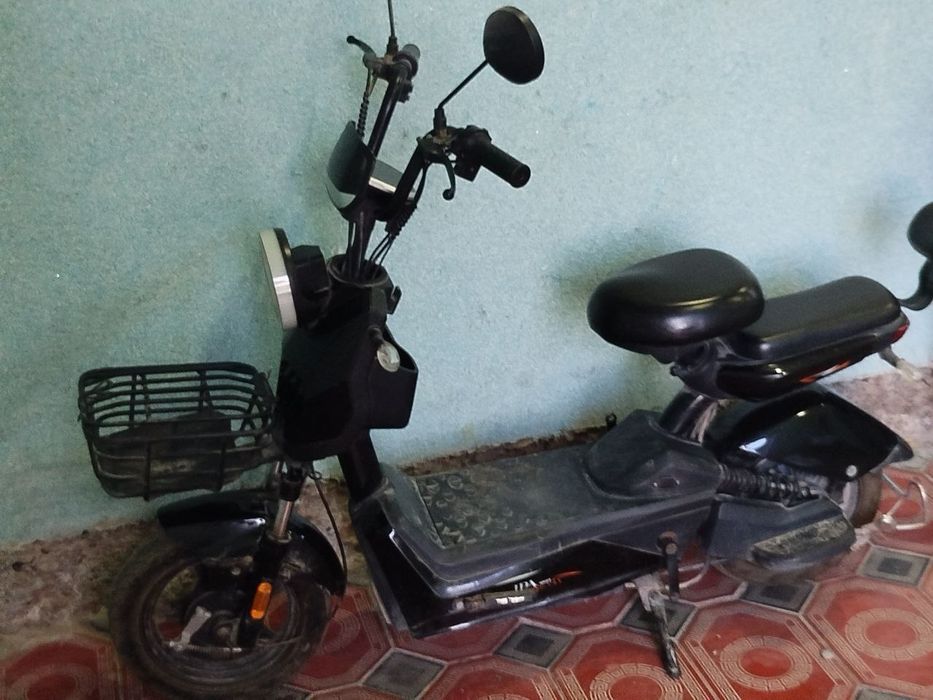 Скутер сотилади тез ва арзон булди ишлаши зур нархини келишамиз