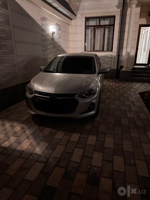 Chevrolet Onix 3LT MT (механика)