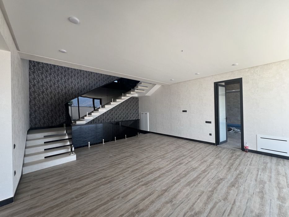 Продаеться загородный дом(дача), 5 соток, евроремонт, абсолютно новый