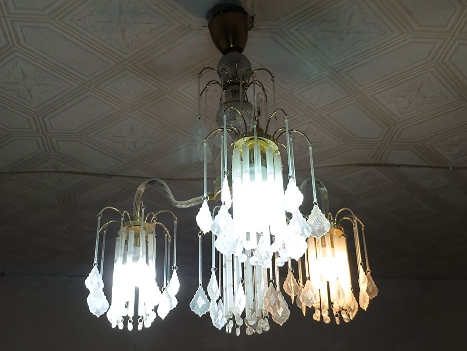 Продам люстру за 2000