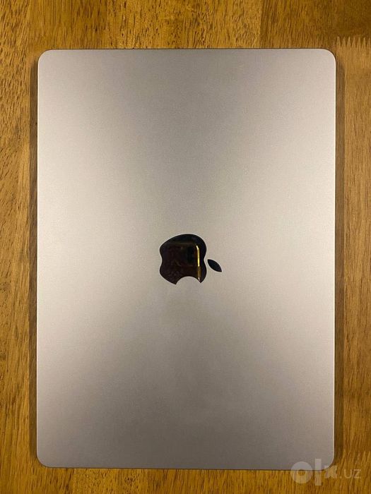Продаю MacBook Air 2025, 512 GB в отличном состоянии.