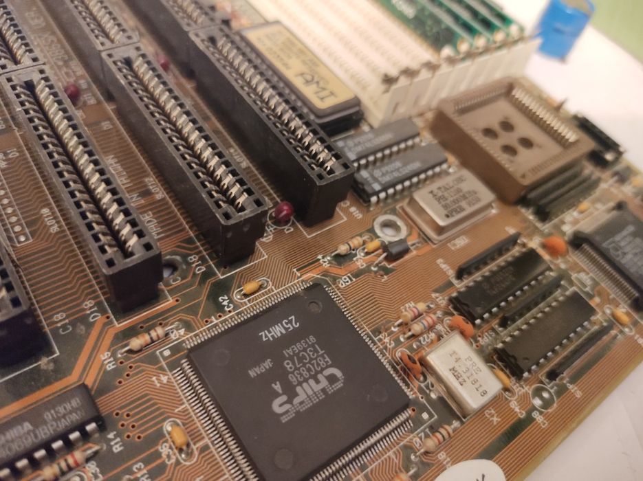 Дънна платка с 386 процесор