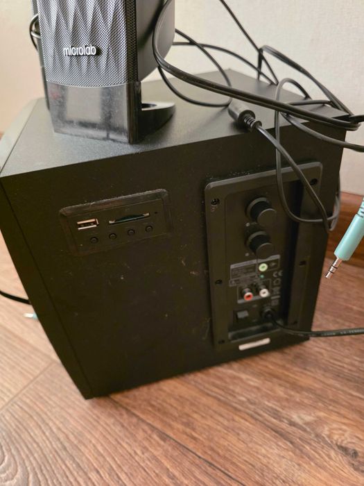 Колонки Microlab 2.1 в не рабочем состоянии