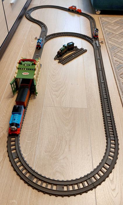 Set 5 trenulete + sine si depou Thomas si prietenii / Thomas and friends