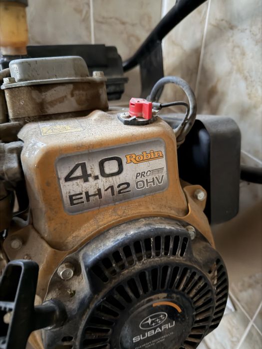 Compactor pe benzina