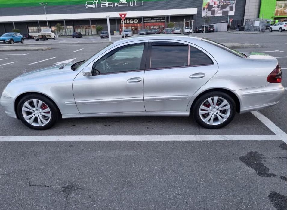 Mercedes E220 CDI W211 170 CP Automată | 2008 | Piele | Navi | 327.000 km