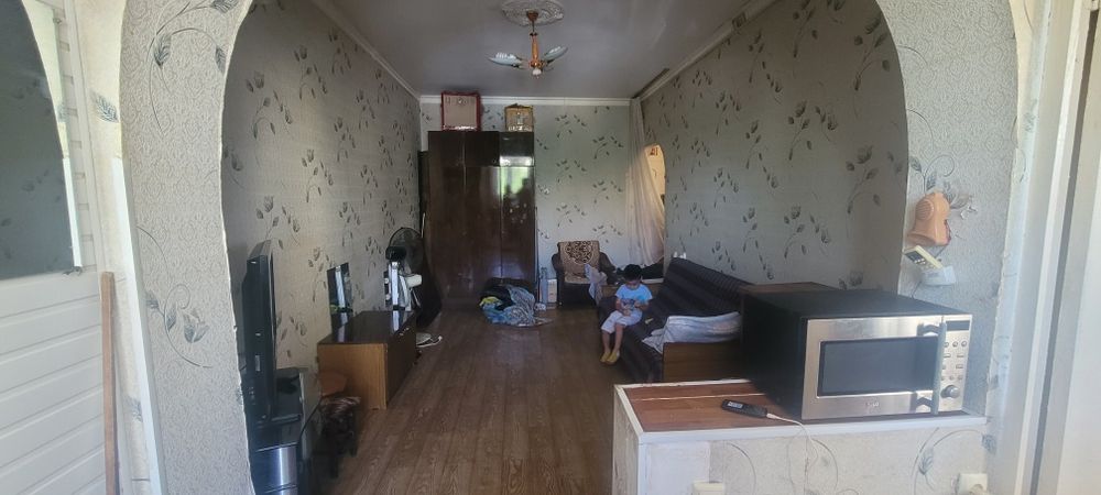 Продается 1 комн квартира переделанная в 2х. НЕ ГАЛЕРЕЙКА
