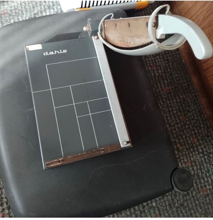 Гилотина за хартия Dahle.