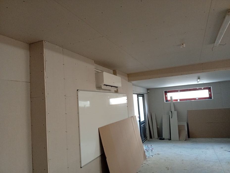 Качествени вътрешни ремонти

Двама опитни майстори