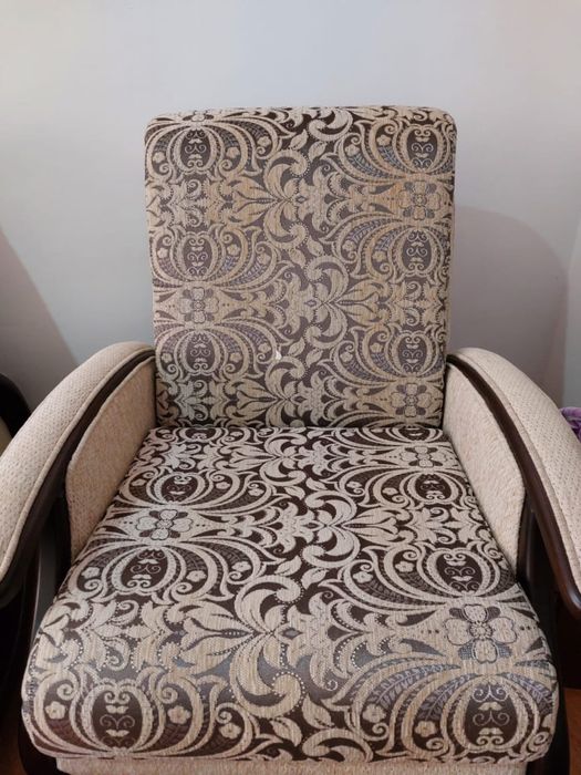 Продам диван с 2 креслами