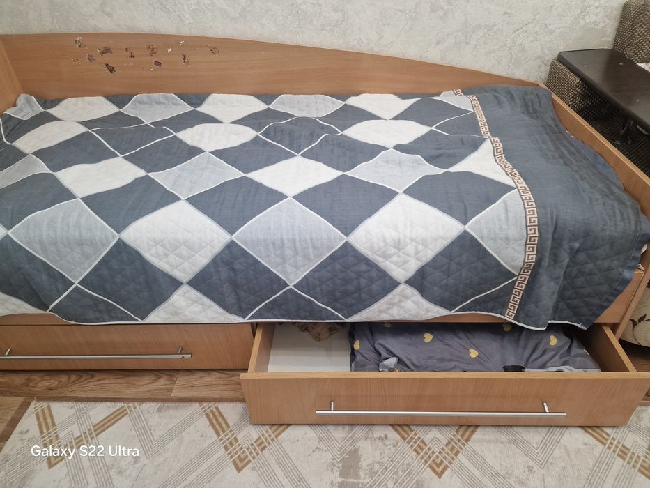 Продам кровать односпальную