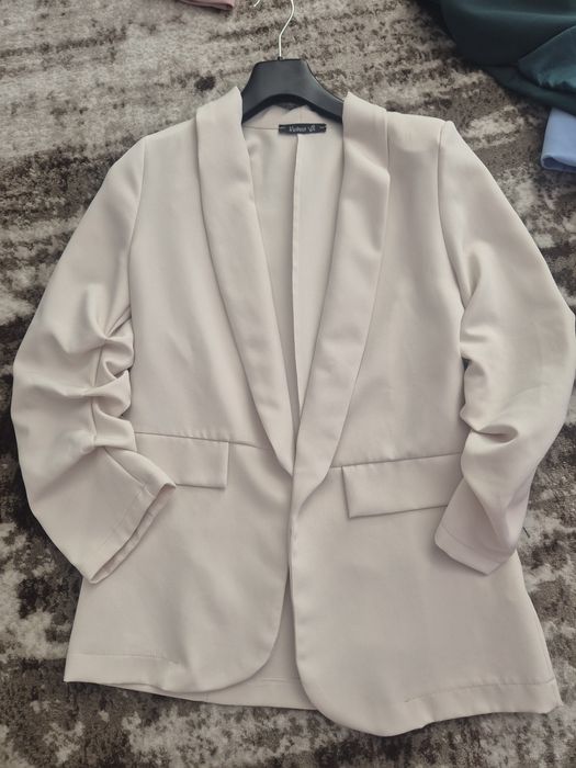 Дамски сака в различни цветове