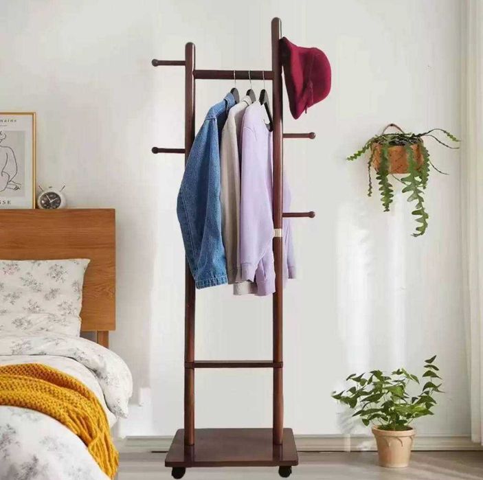 Напольная вешалка для одежды с колесиками