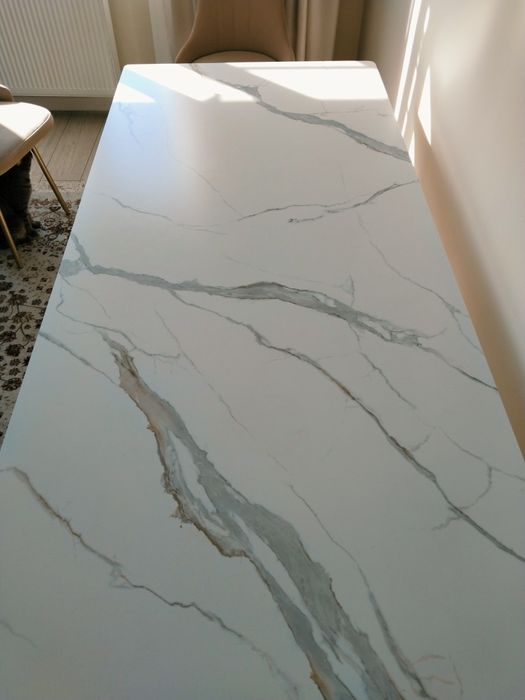 Срочно стол кремогранит