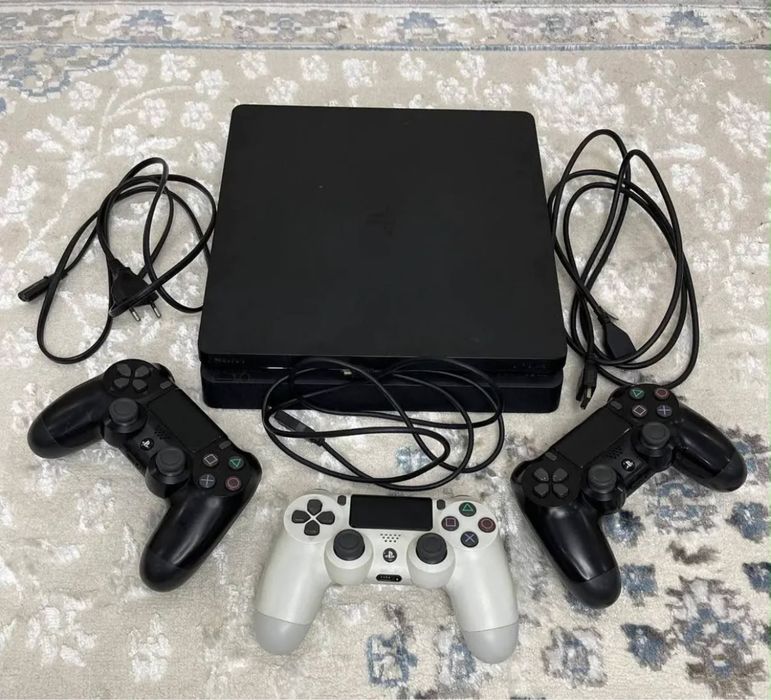 Игровая приставка PS4