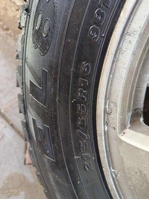 Продам шины с дисками 215/65/16