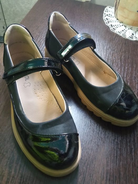 Продаю туфли для девочки