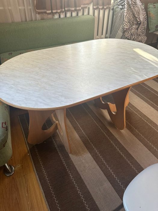 Продам стол и табуретки