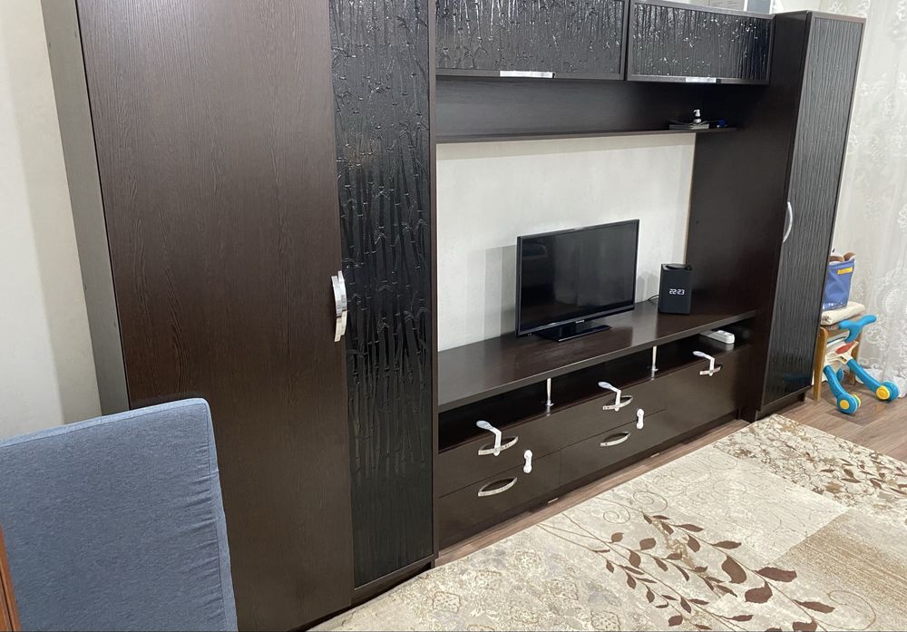 Продам горку в гостиную