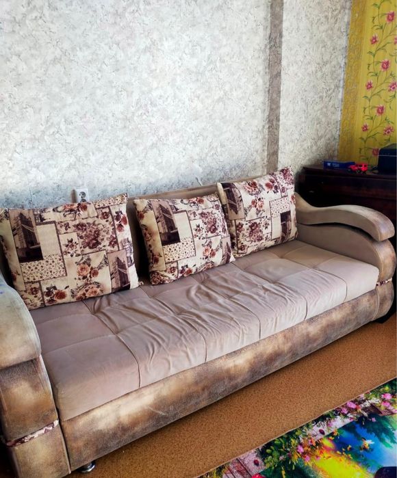 Диван отдам за вкусняшку