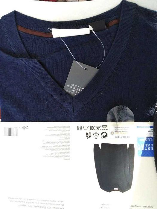 Мъжки пуловер тъмносин размер S чисто нов в кутията