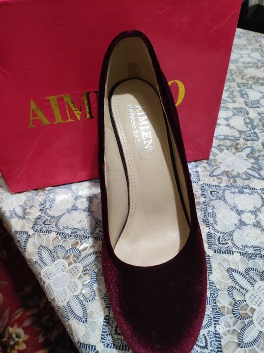 Срочно продаётся  Вечерний туфли новое .