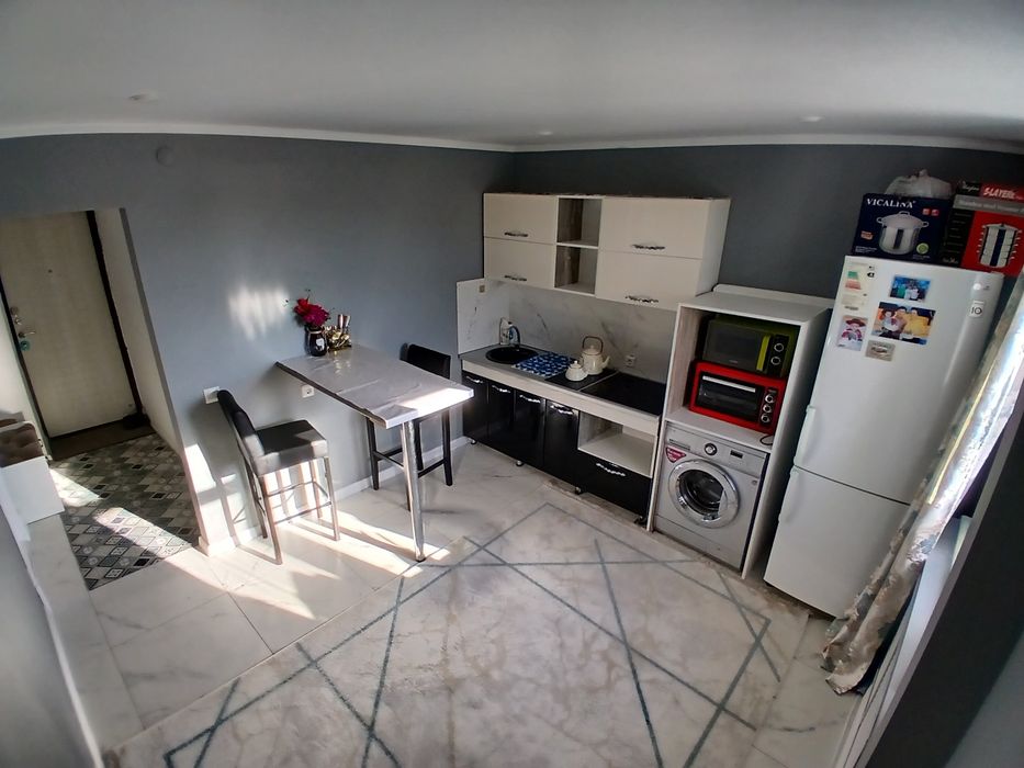 8 мкрн-нан 1 бөлмелі үй сатылады.