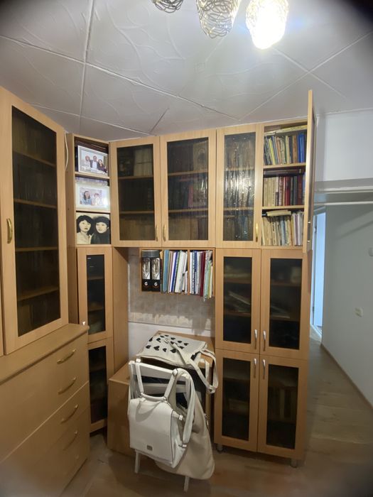 Продам книжные шкафы. Недрого.