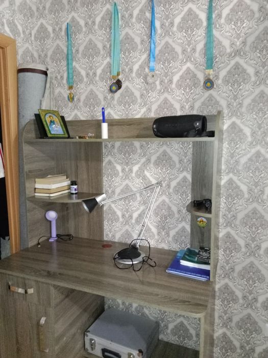 Продам отличный письменный стол