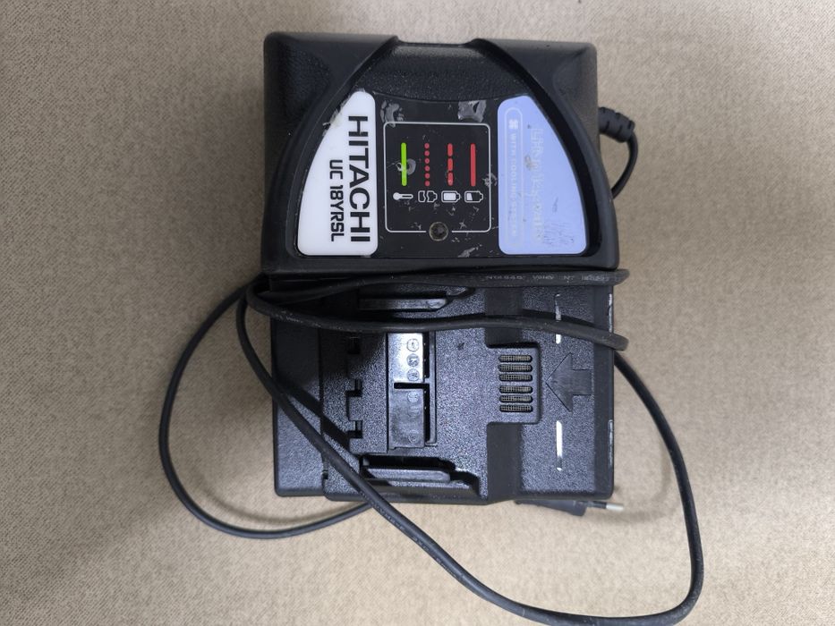 Încărcător Hitachi UC18YRSL