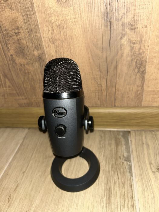 Чисто нов микрофон Logitech Blue Yeti Nano USB