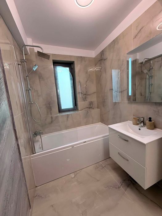 Închiriez apartament
