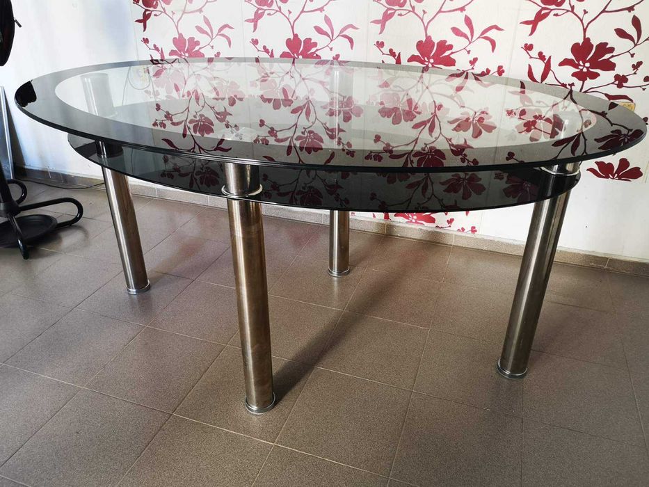 Запазена стъклена трапезна маса на две нива