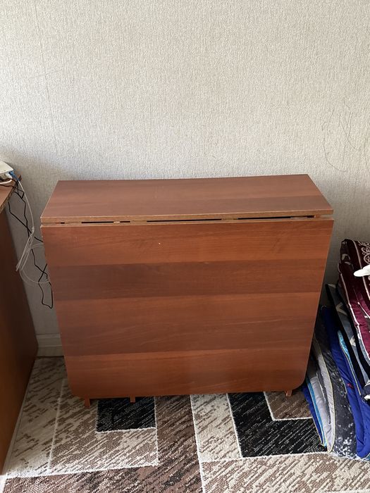 Продам стол книжку