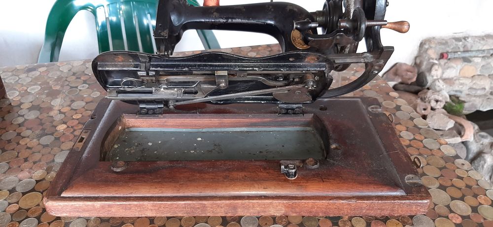 Ръчна шевна машина