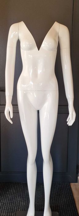 Женски невидим манекен за снимки