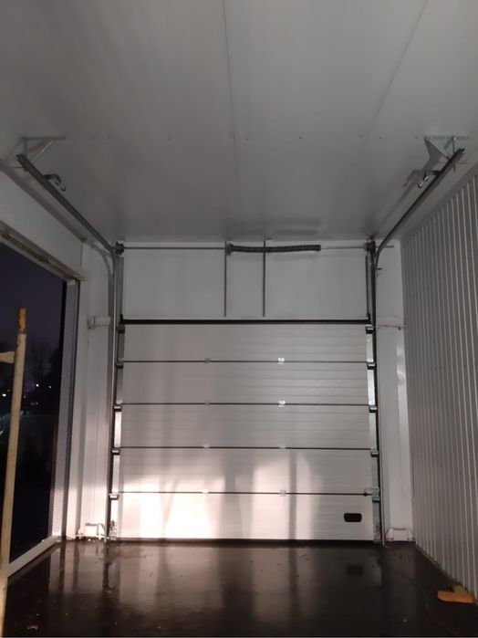 Секционные ворота