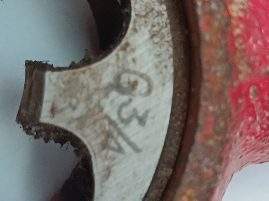 Лерка плашка,  метчик