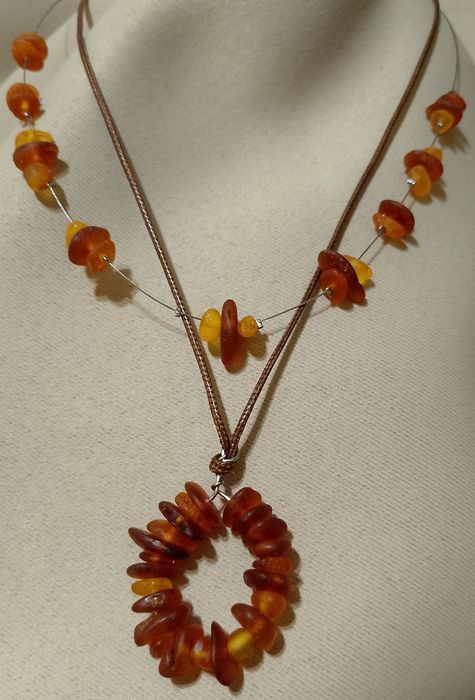 Кехлибар. Колие и обеци.