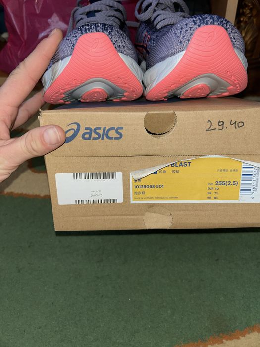 Продам новые кроссовки asics оригинал