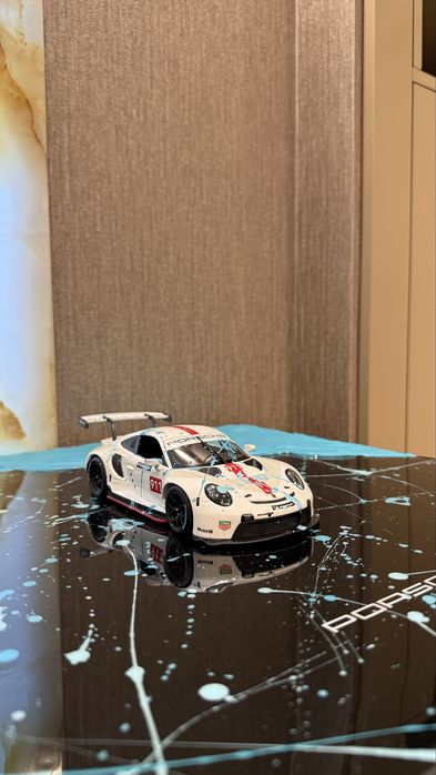 Картина машины Porsche 911 RSR
