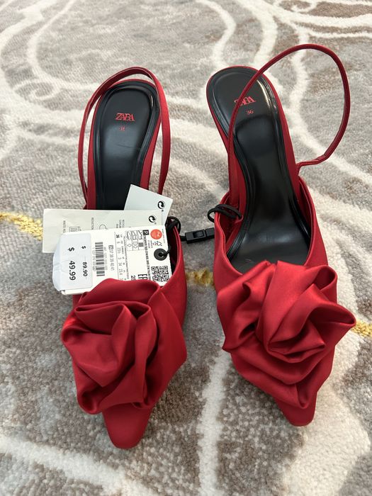 Красные босоножки ZARA