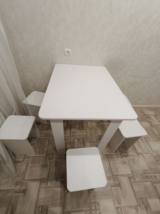 Новый стол со стульями