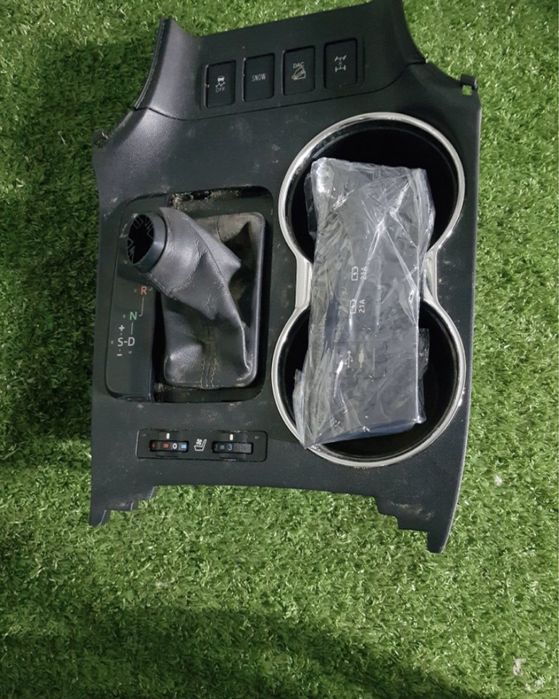 Накладка кулисы Тойота Хайландер Toyota Highlander 2014/2019