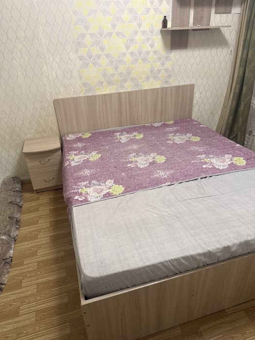 Кровать б/у с матрасом