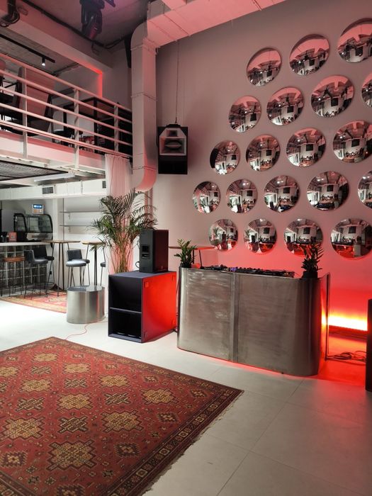 Продается коммерция в Яшнабадском районе в бизнес центре класса "А"