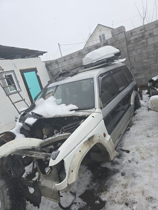 Продам поджеро на запчастям