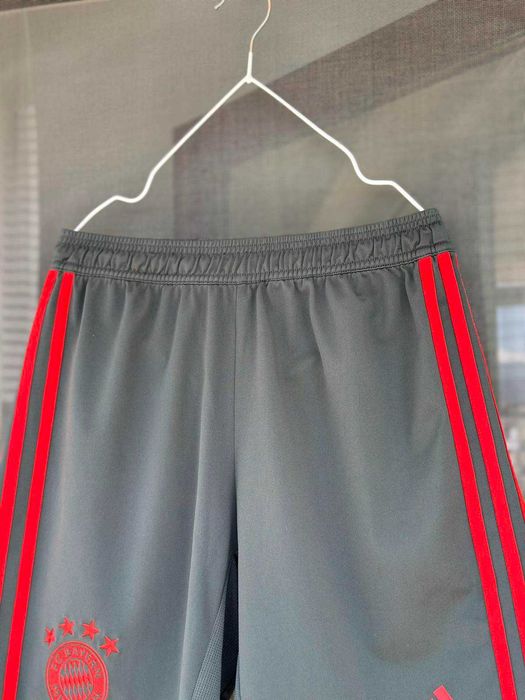 Къси панталони Adidas (FC Bayern Munchen)- размер 164см(13-14Y), Отлично състояние