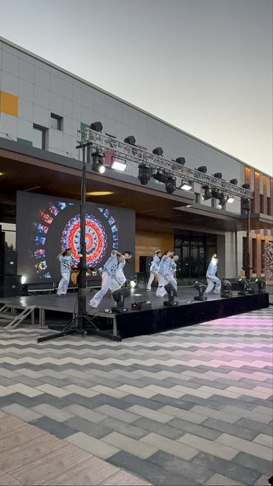 podyum saxna 1- qul sotiladi