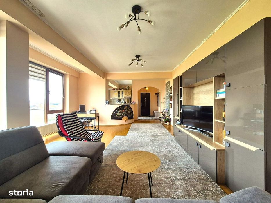 Tractoru, zonă liniștită de case, apartament spațios 3 camere cu garaj — fotografia 1